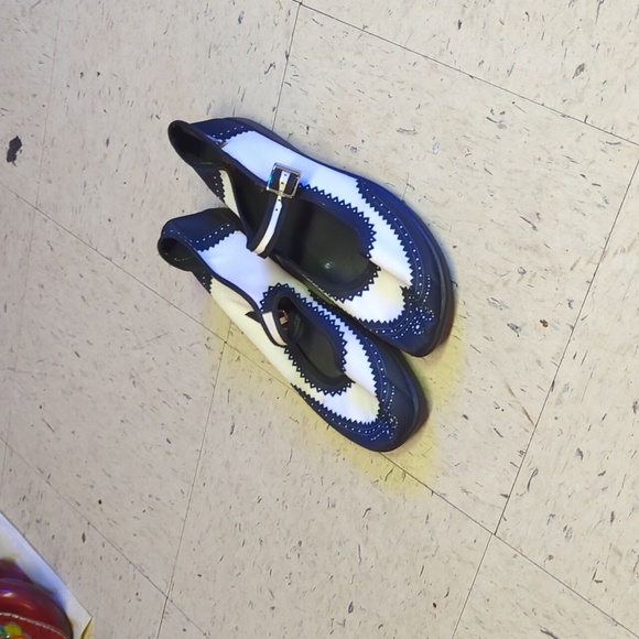 Black and white size 11 - Picture 4 of 4